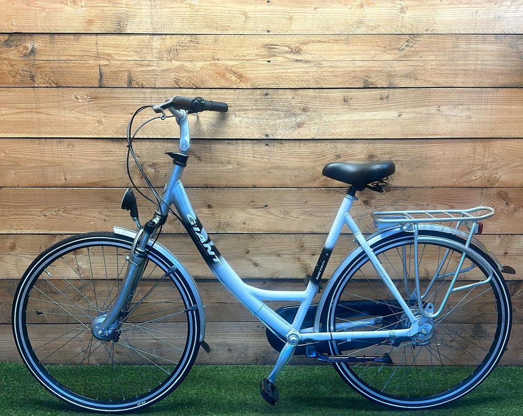 Giant Metro 1 8v 28inch 57cm