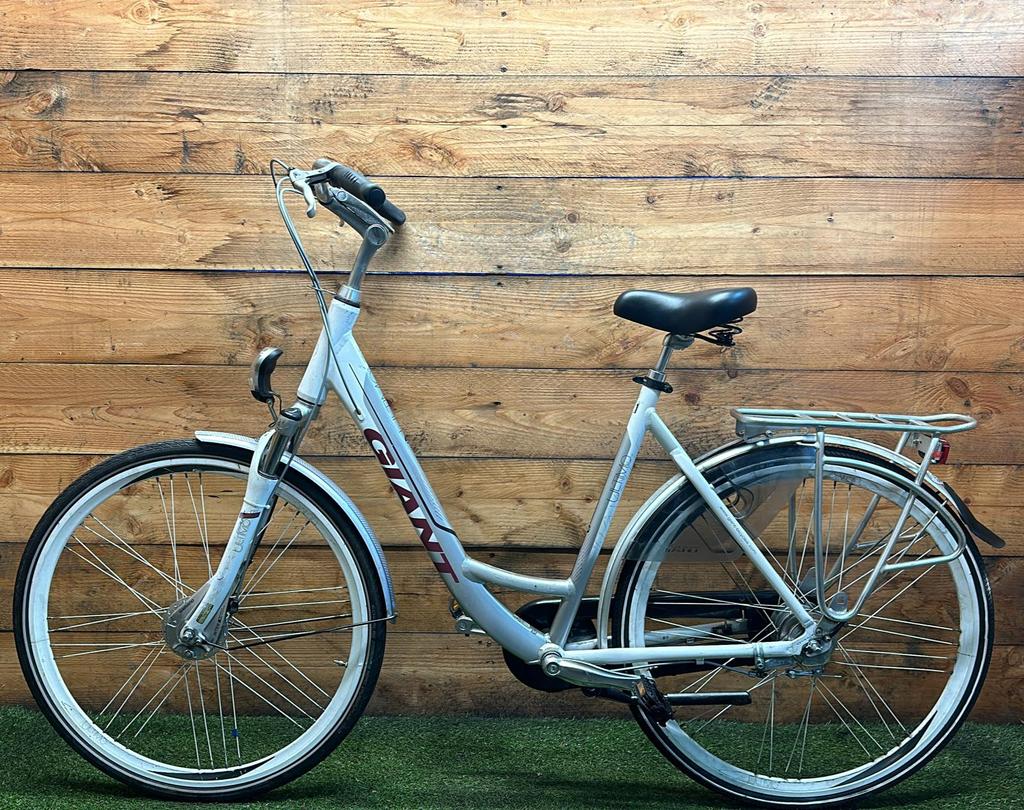 Giant Ultimo 8v 28inch 55cm